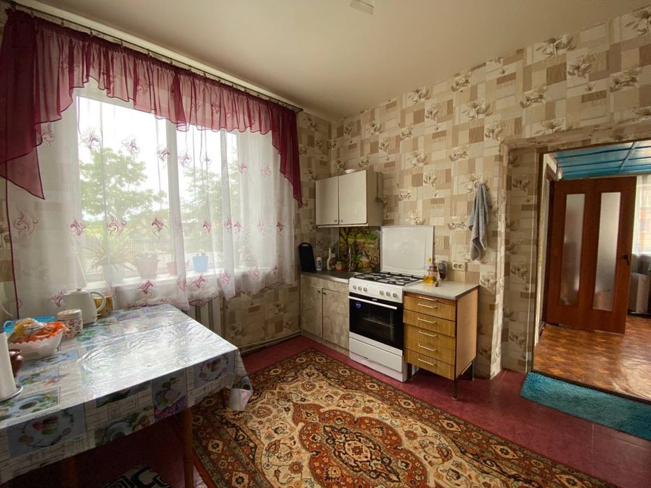 Продам будинок з великою земельною ділянкою