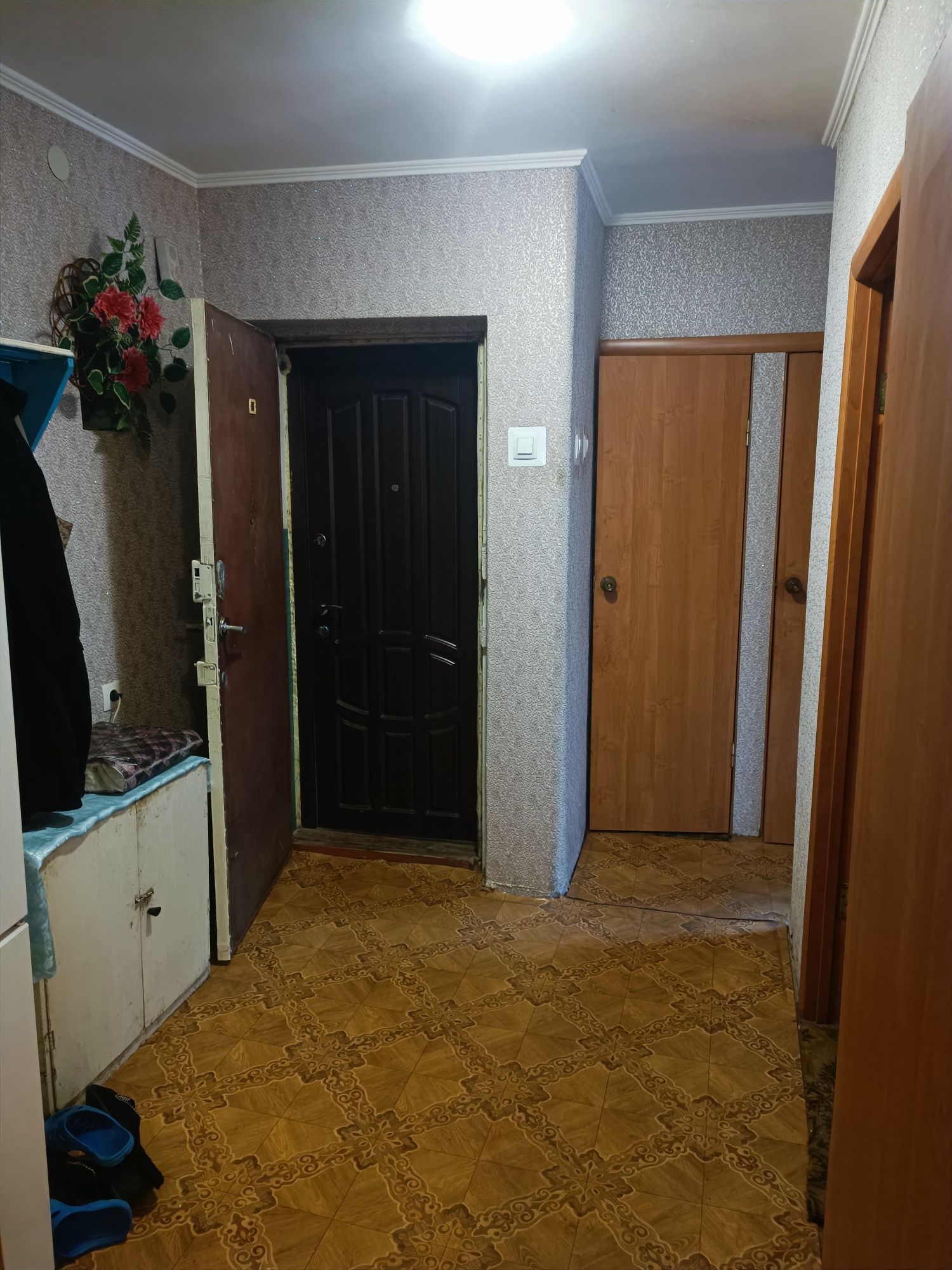 продаж чотирьохкімнатної квартири на крошні