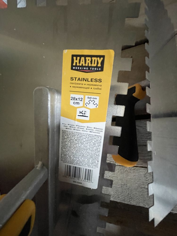 Шпатель зубчастий для клею Hardy 28x12  8x8