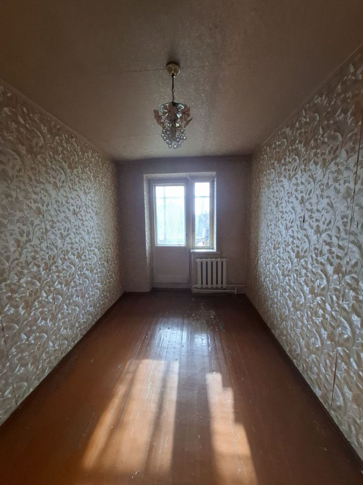 Продам 4-комнатную двухуровневую квартиру 104 м.кв. Красный Камень