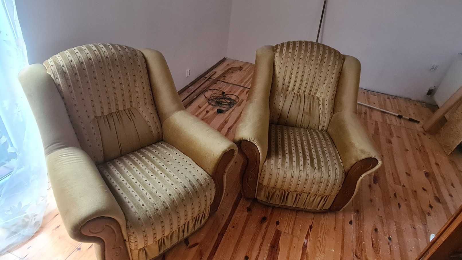 Fotel z drewnem tapicerowany b. dobry stan wygodne stabilne komfortowy