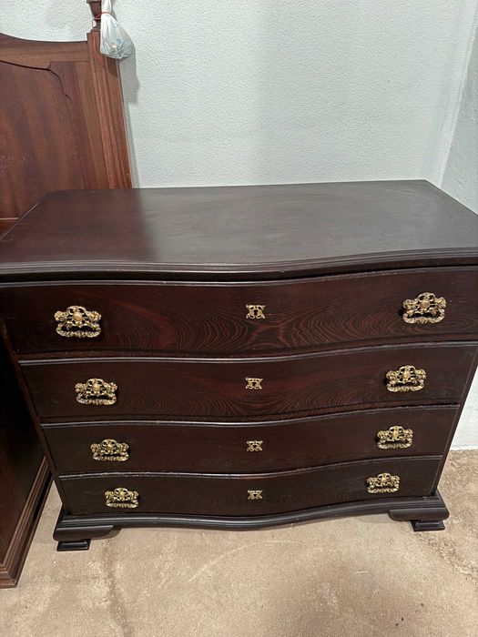 Conjunto móveis de madeira maciça — 2 cómodas + 3 mesinhas cabeceira