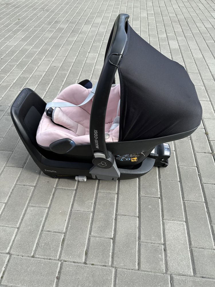 Fotelik Maxi Cosi bezwypadkowy z bazą isofix