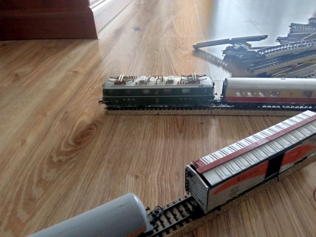 Kolejka elektryczna metalowa