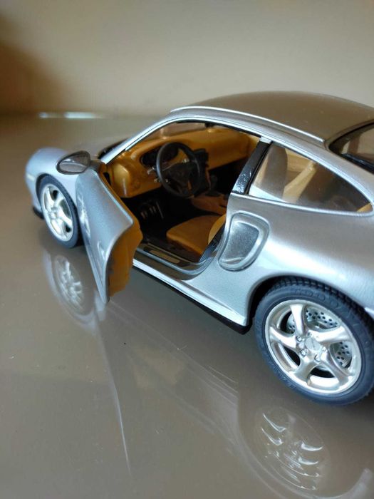 Porsche 996 Turbo 1/18 Burago