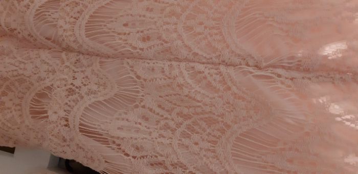 Sukienka z koronki pudrowy róż