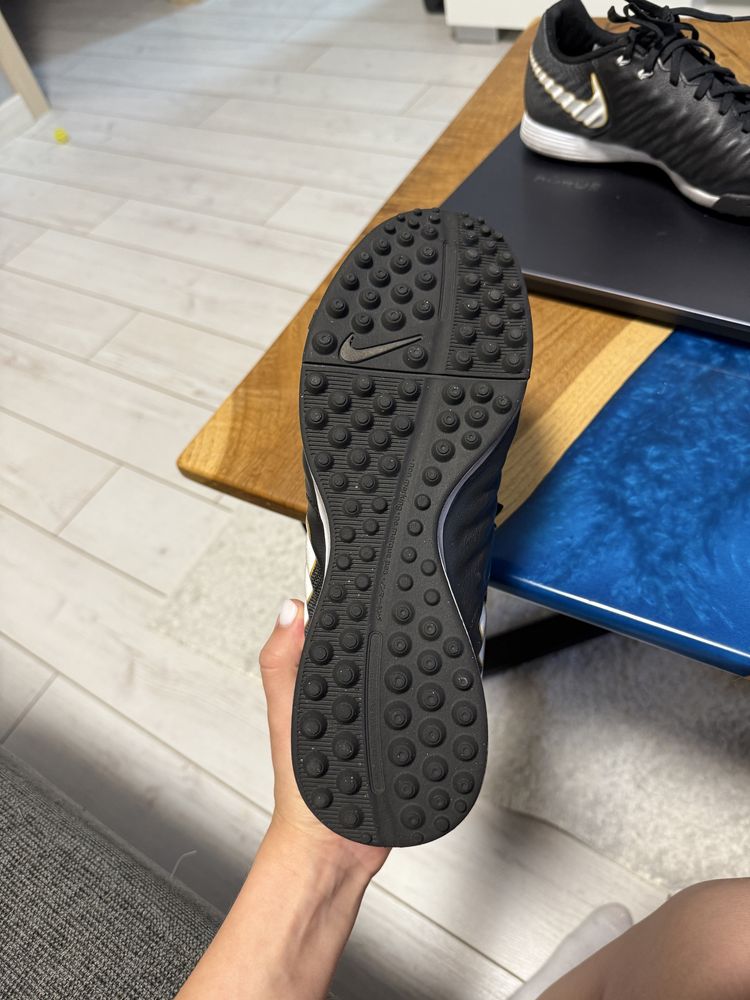 Сороконожки Nike Tempo 897766-002