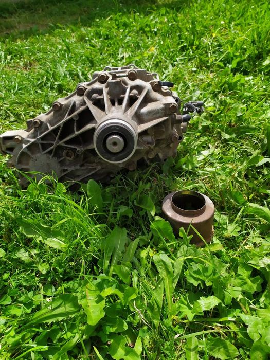 Продам роздатку нісан терано.