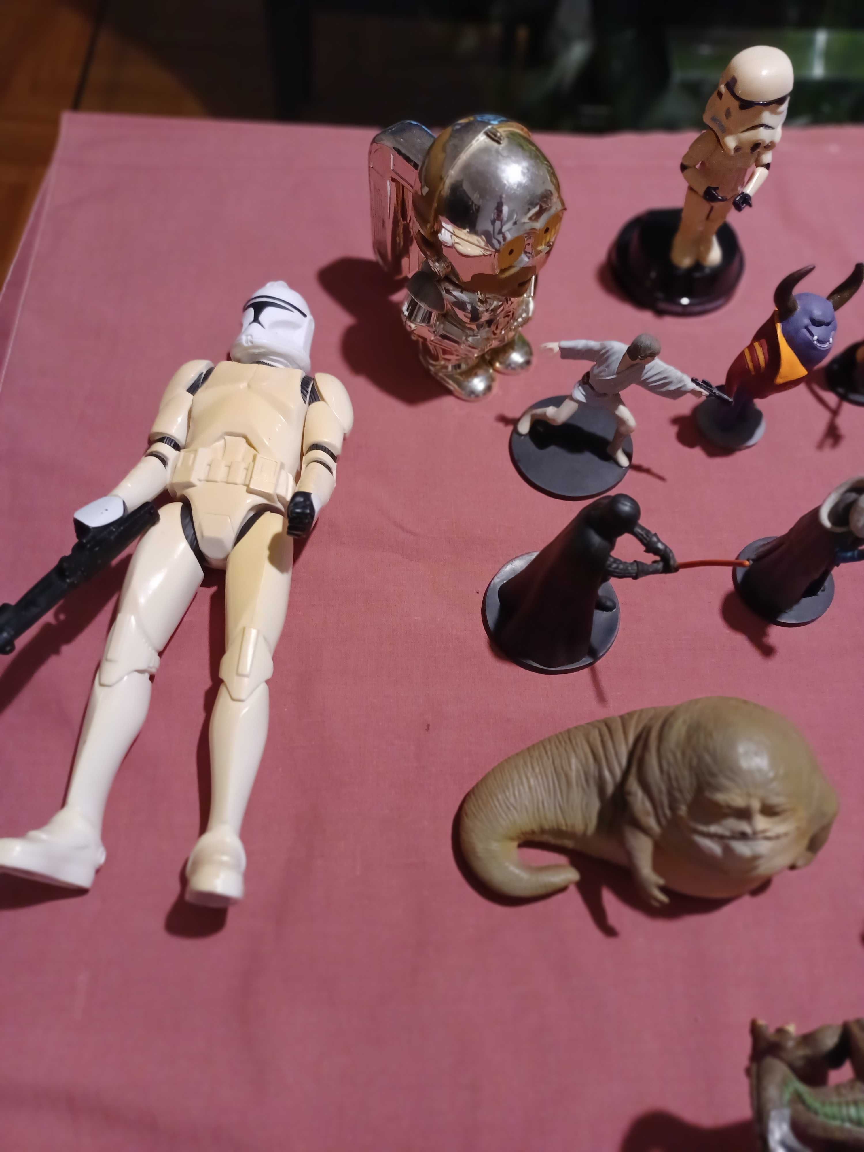 Nave e bonecos star wars