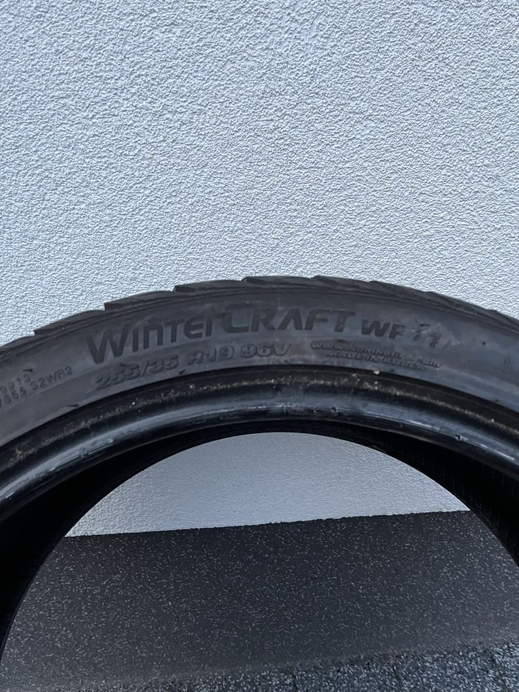 Opony zimowe Kumho 255/35R19