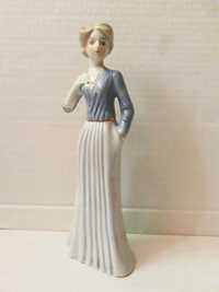 figurka kobieta w niebieskiej sukience vintage