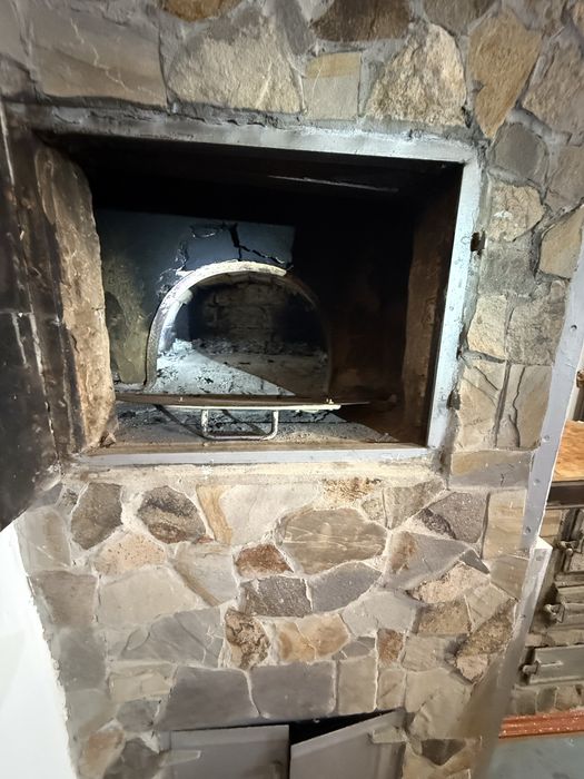 Продаж будинок з доглянутою територією