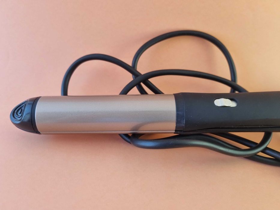 Ferro de cabelo - Alisa e modela