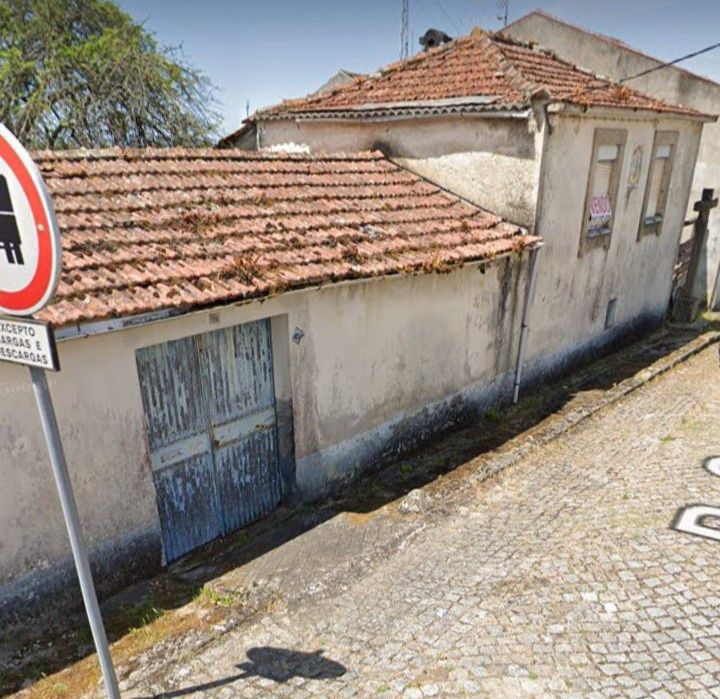 Moradia para recuperar e terreno com 2200 m2
