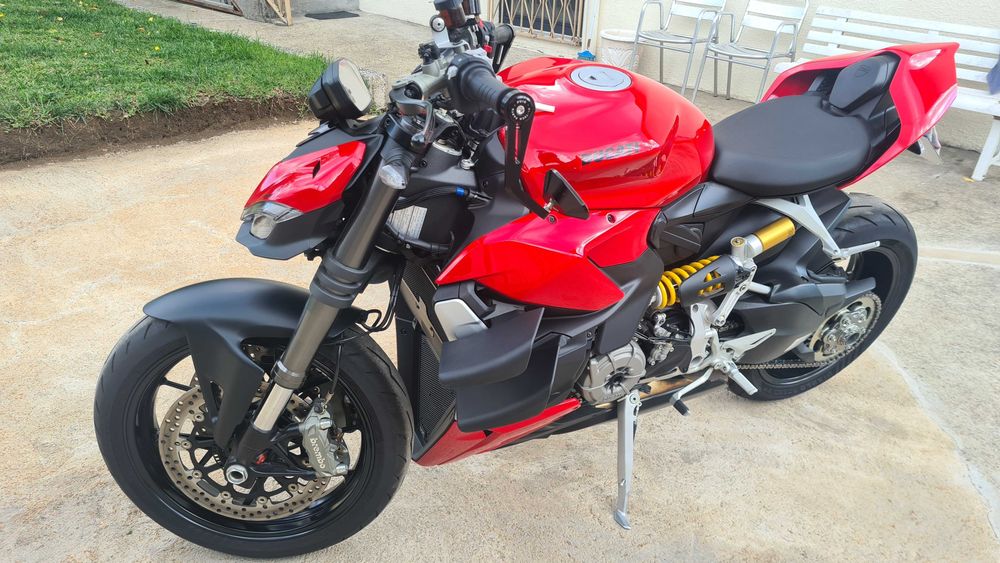 Ducati Streetfighter V2