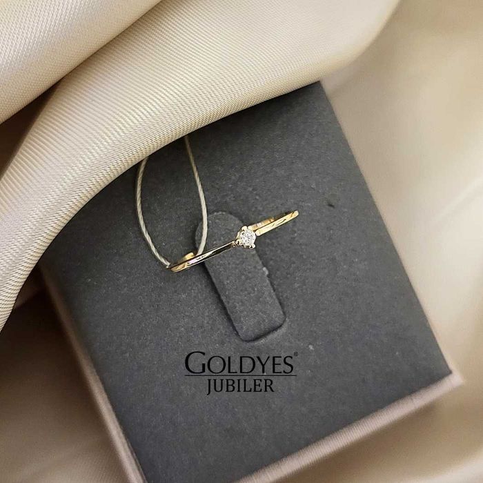 Złoty pierścionek z cyrkonią próby złota 585