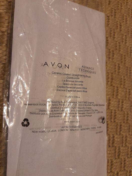 Dupla escova alisadora com placas de cerâmica AVON