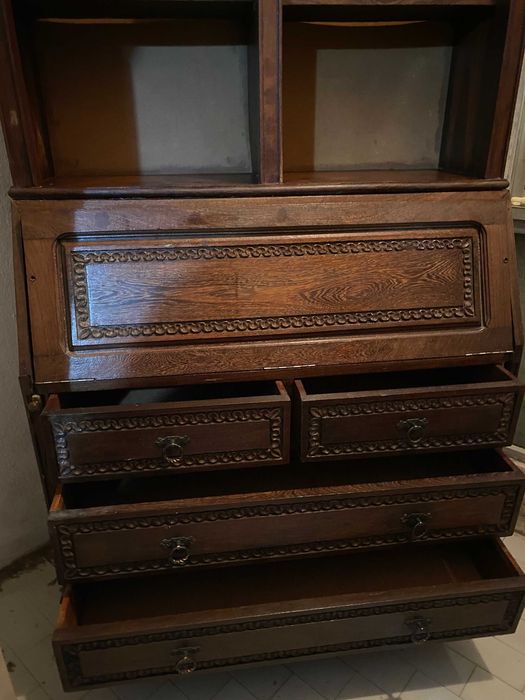 Belo Móvel para livros etc /Armário/Antiguidade/de Africa. Castanho