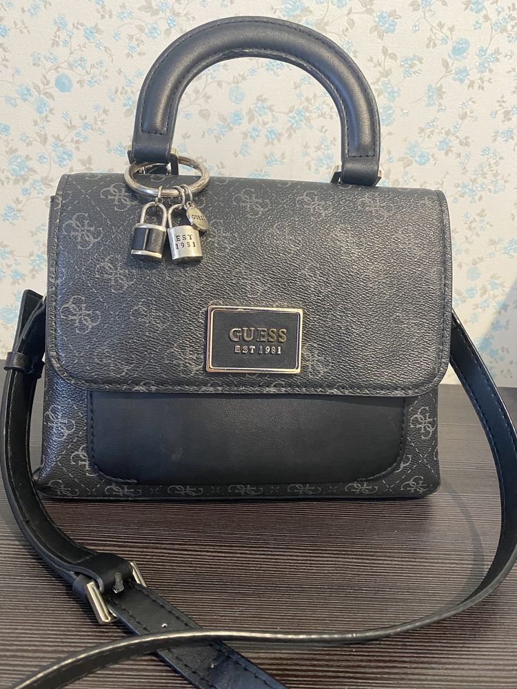 Сумка Guess