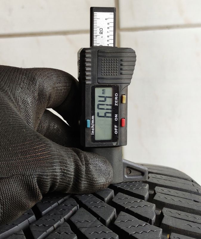 2x 215/65r17 Bridgestone Blizzak Lm005, 103h