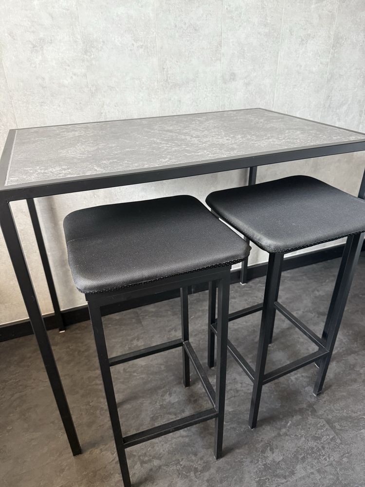Stół w stylu industrialnym