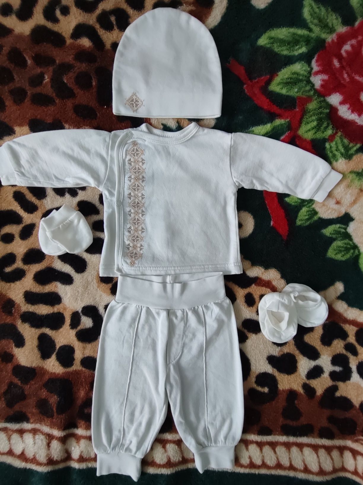 Продам дитячий костюм на хлопчика