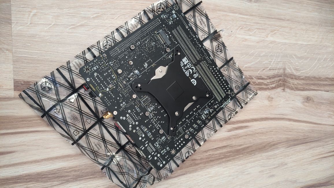 Msi mpg z390i gaming edge ac