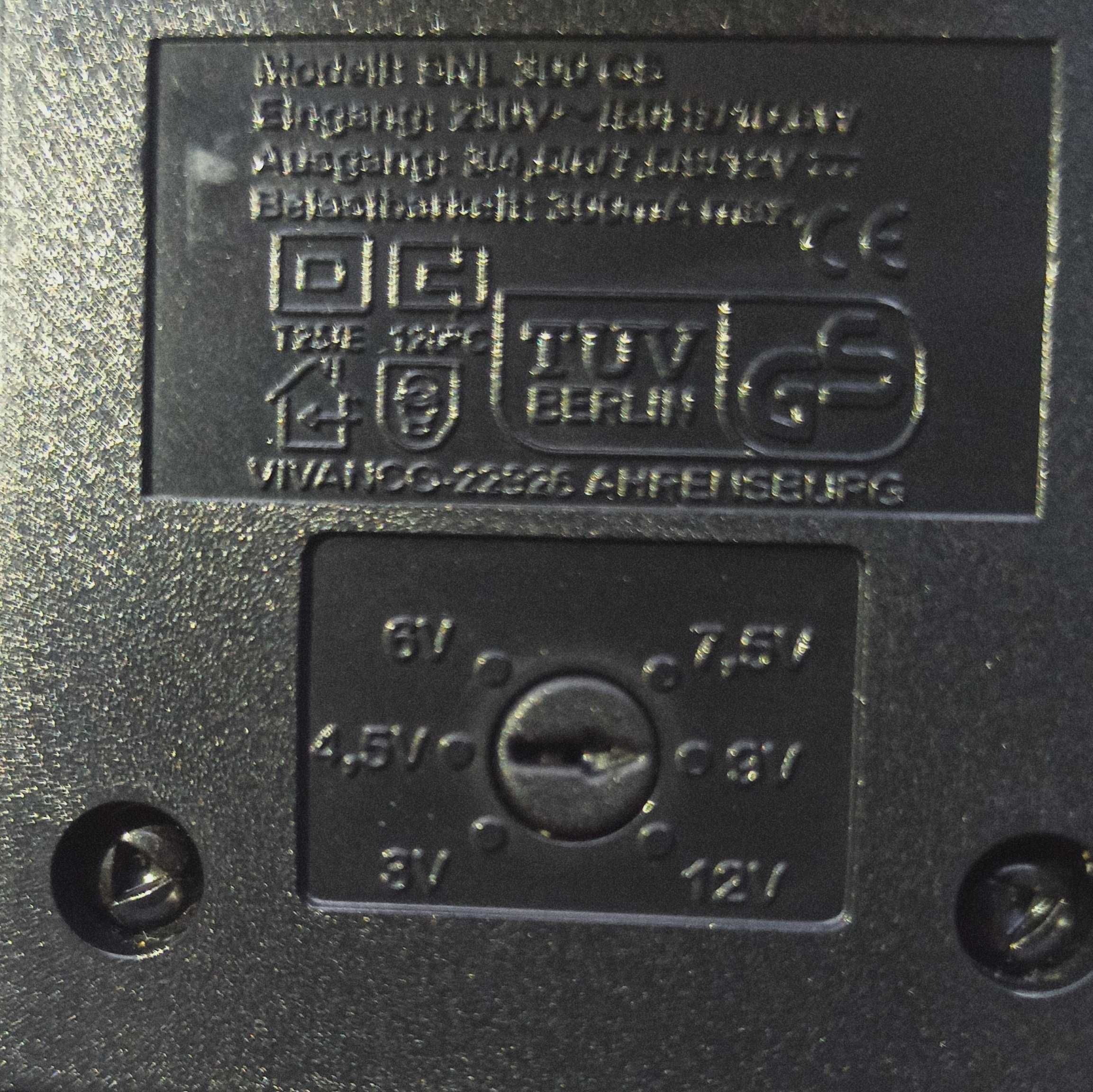 Zasilacz uniwersalny Vivanco Output 3/4,5/6/7,5/9/12V -300mA