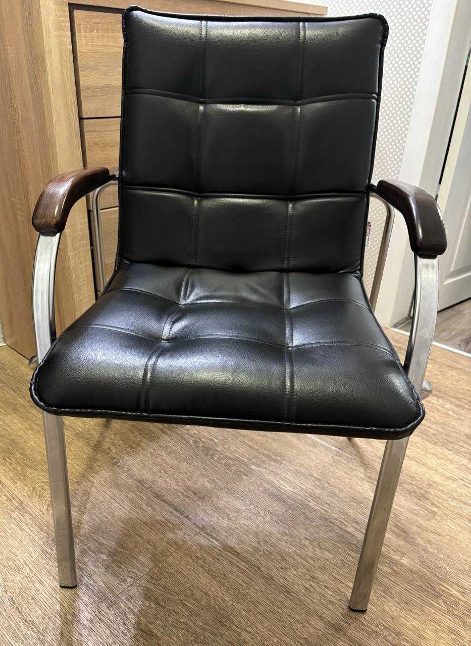 Крісло конференційне Primteks Plus Stella Wood Chrome Чорне