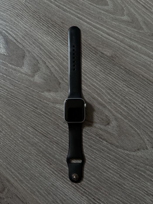Apple Watch SE . Apple Watch SE .