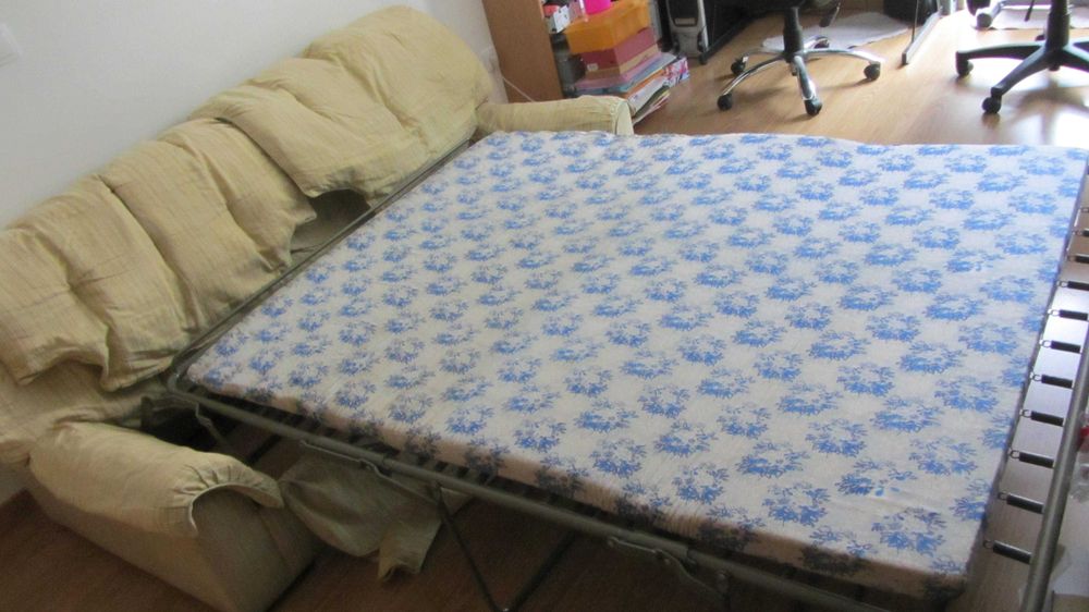 Sofá cama 4 lugares.