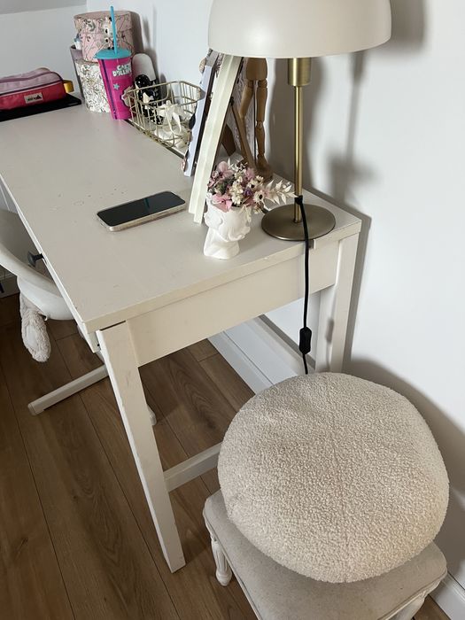 Białe drewniane biurko ikea hermes plus gratis krzeslko ikea