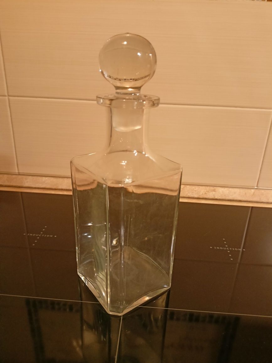 Duża szklana karafka z zatyczka korkiem na wode alkohol whisky