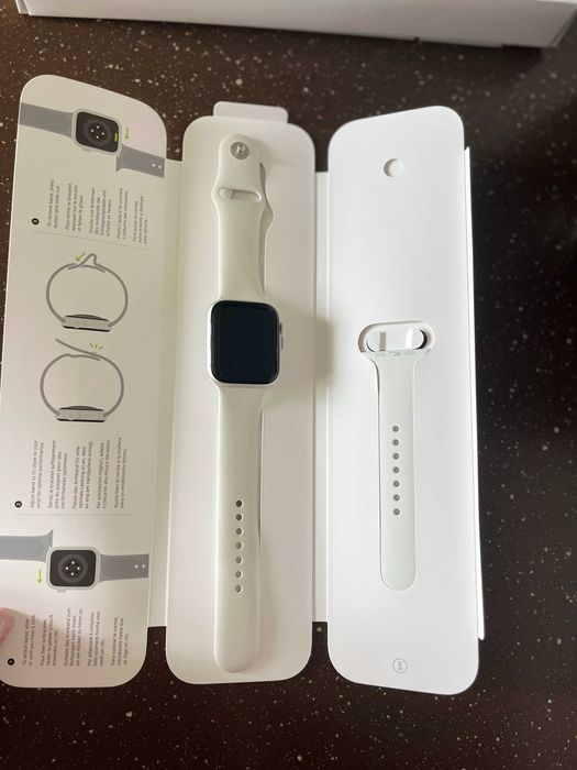 Смарт-годинник Apple Watch SE 44 mm generation  1