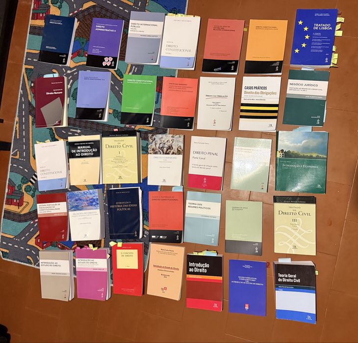 Vendo livros de Direito