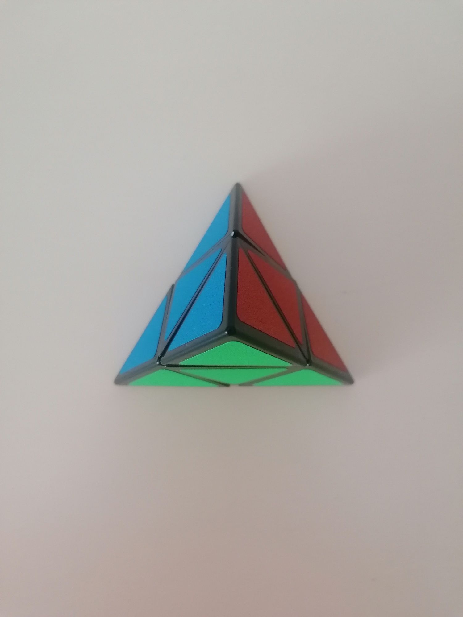 Pyraminx, Variante do Cubo Mágico