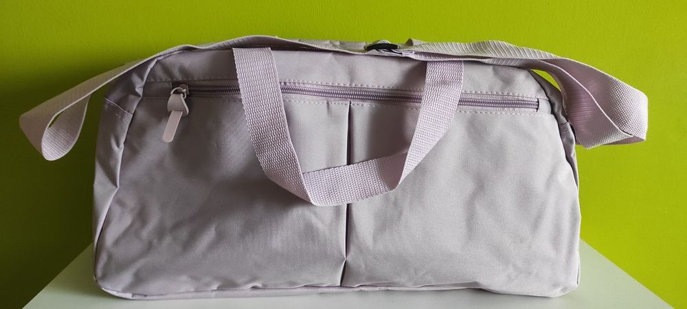 Torba sportowa kolor liliowy.