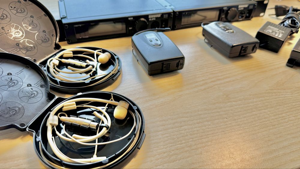 Радіомікрофон Shure ULXP, з бодіпаком та головною гарнітурою