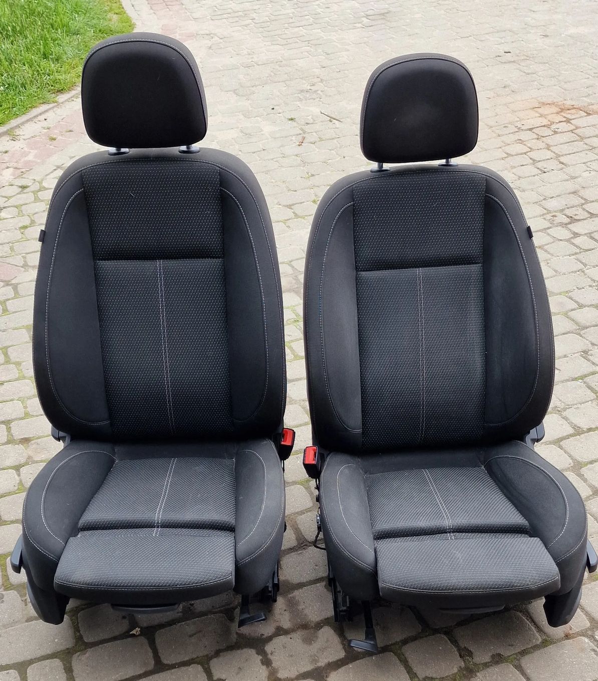 FOTEL PRZÓD PRAWY LEWY REGULOWANY GRZANY OPEL ASTRA IV KOMBI