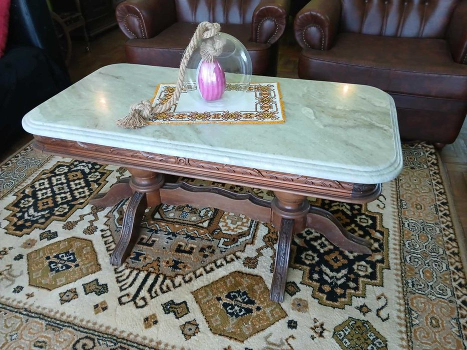 Mesa de Centro com Tampo em Mármore Natural e Base de Madeira Maciça