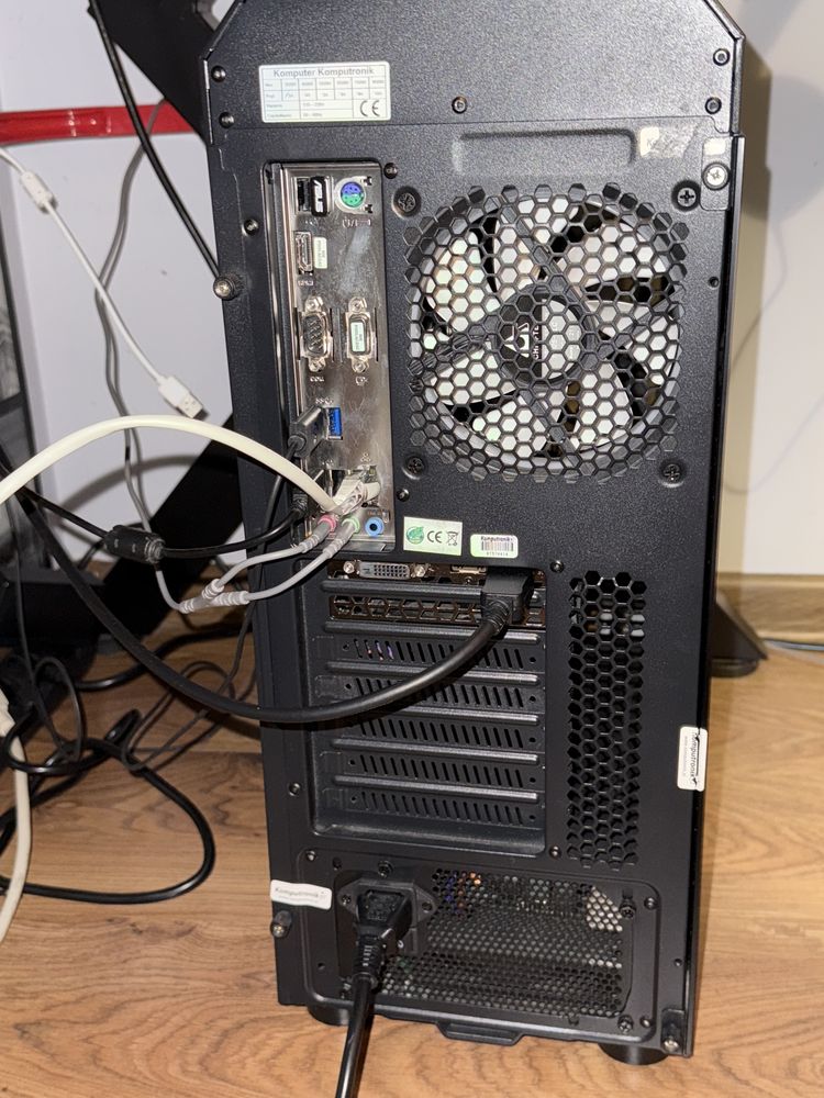 Komputer gameingowy intel core i5 10 gen. Nvidia 1650 16 GB RAM