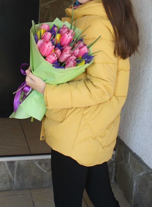 продам жіночу  курточку  з капюшоном