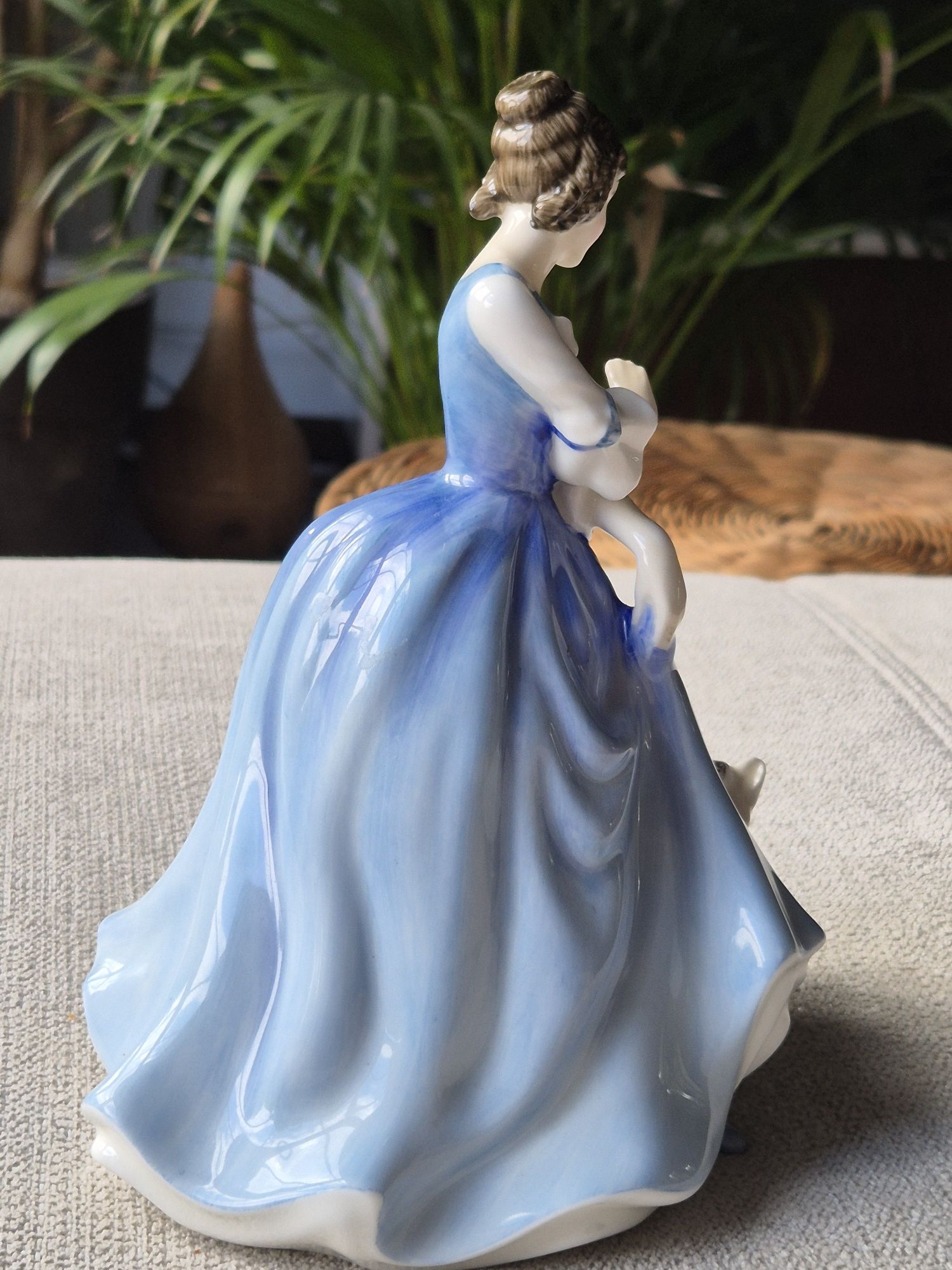 Dama Royal Doulton Llorain