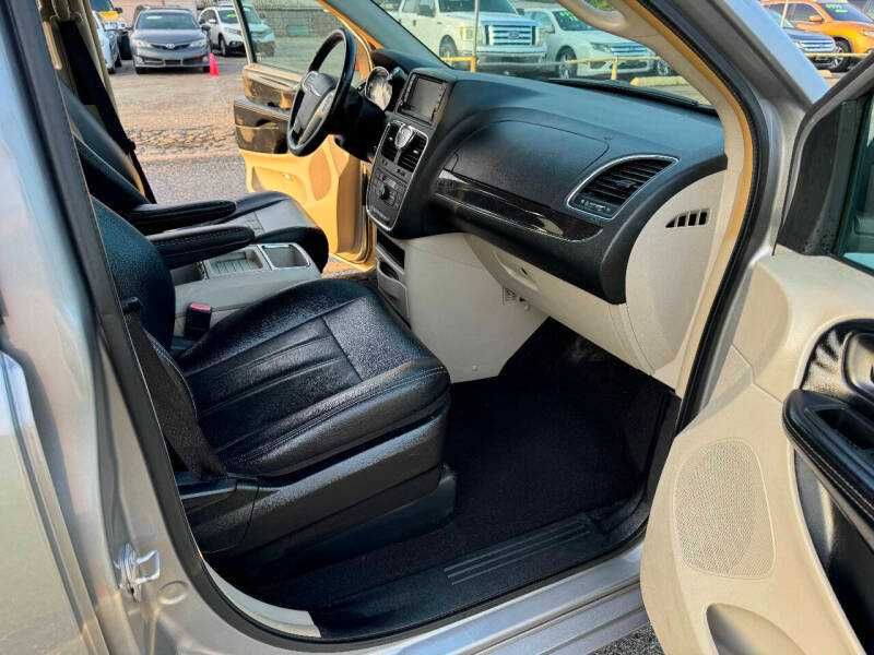 2016 Chrysler Town and Country