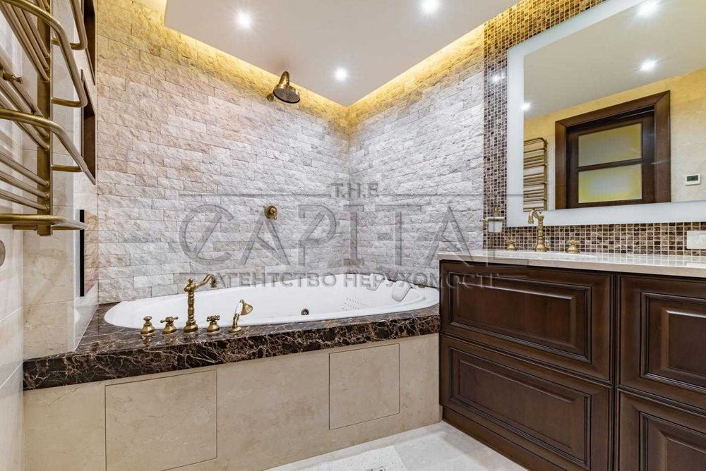 ОРЕНДА Бізнес-клас на висоті: стильна 3-к 108м2 з авторським ремонтом