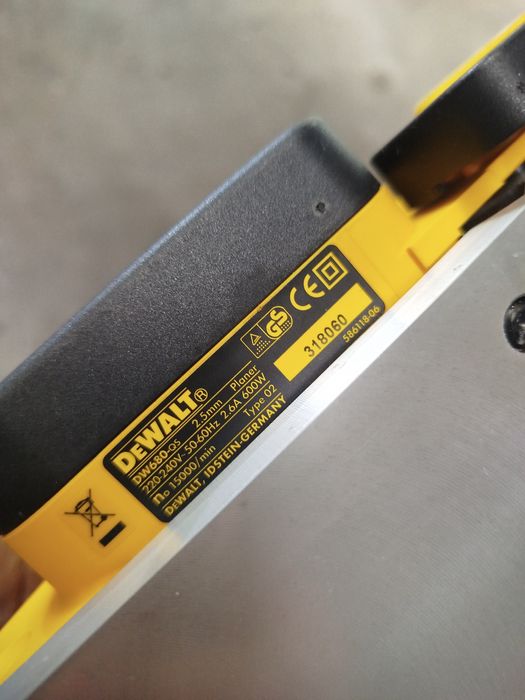 Plaina elétrica Dewalt