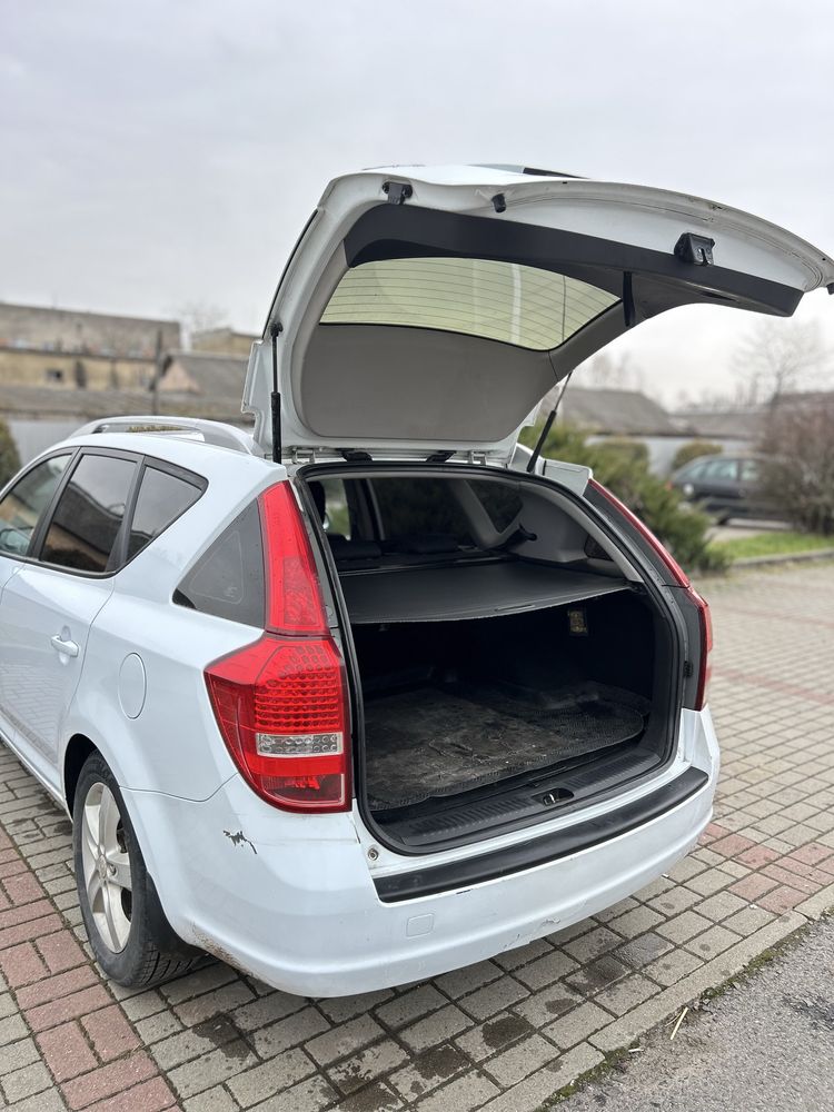 Kia ceed автомобіль