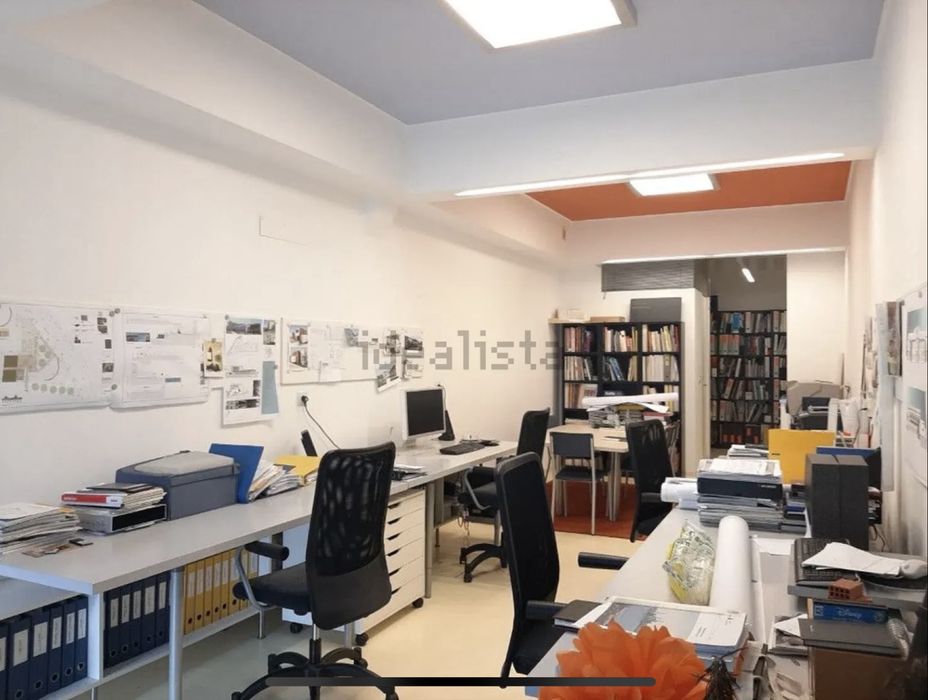 Atelier Escritório, com WC e copa.