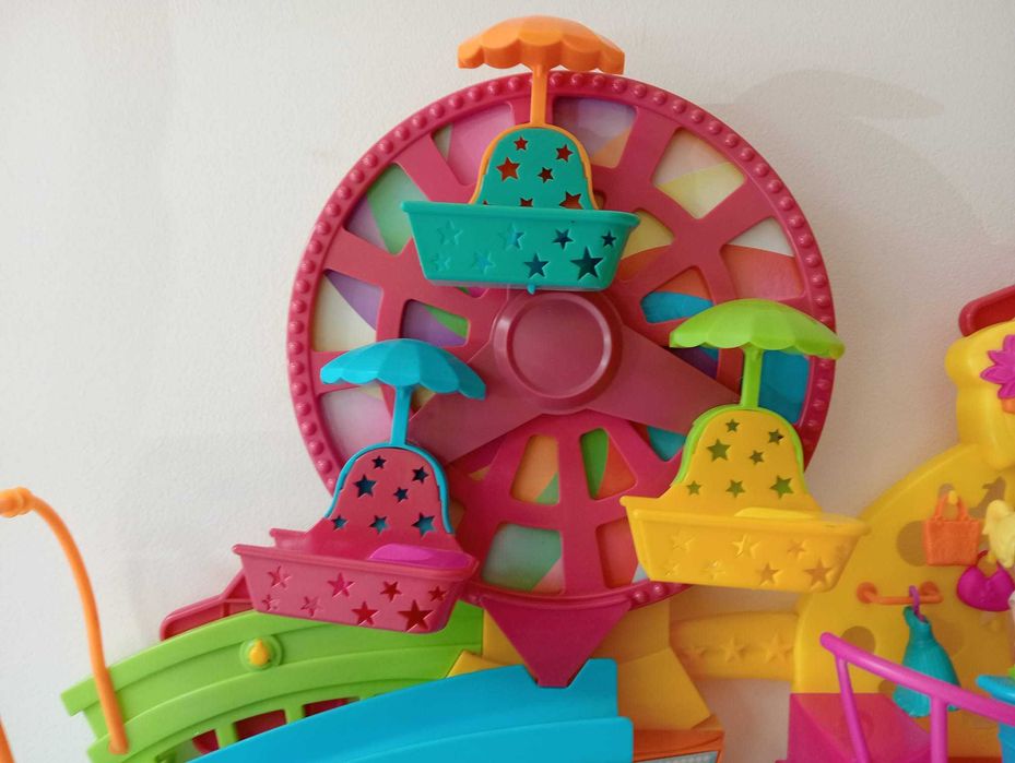 Polly Shopping Center