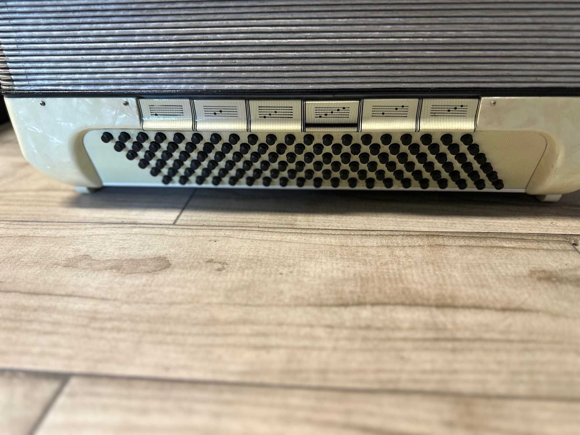Akordeon Hohner Tango VM 120 B 4CH +futerał faktura
